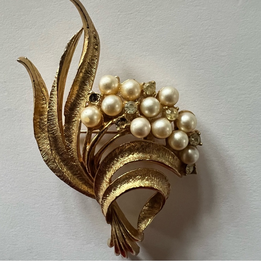 Vintage Gold Pearl Cluster Brooch with Leaf Design - Picture 1 of 5